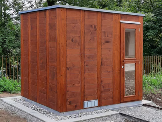 aussensauna-behandelt-mit-lasur