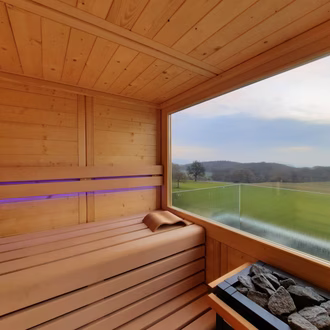 aussensauna-in-massivholz-nodrische-fichte