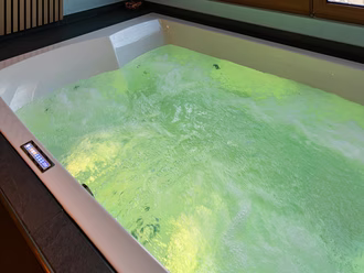 badewanne.mit-whirlfunktion