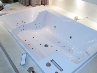 doppel-badewanne-mit whirlfunktion-whirlwanne