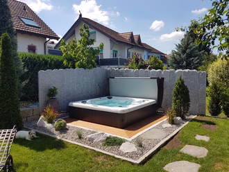 gartengestaltungmit-whirlpool-und-holz-deck