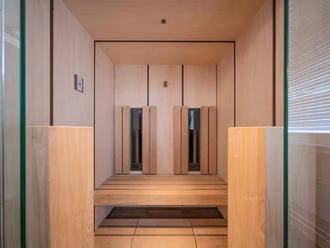 infrarotkabine-auf-mass-mit-hellem-holz