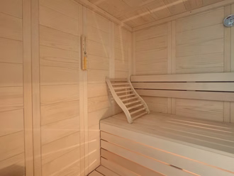 massivholzsauna-classico-in-fichte-astarm-mit-glastür-3