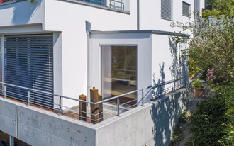 sauna-für-draussen-an-haus-angebaut