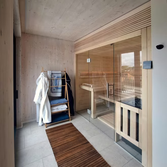 sauna-mit-glasfront-in-badezimmer-classico-blende