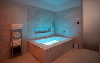 whirlbadewanne-im-Badezimmer